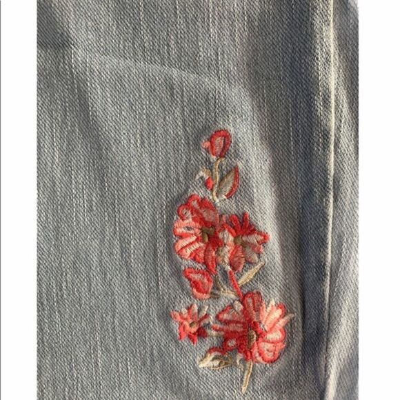 Belle light blue Cropped Capri’s - Picture 7 of 9